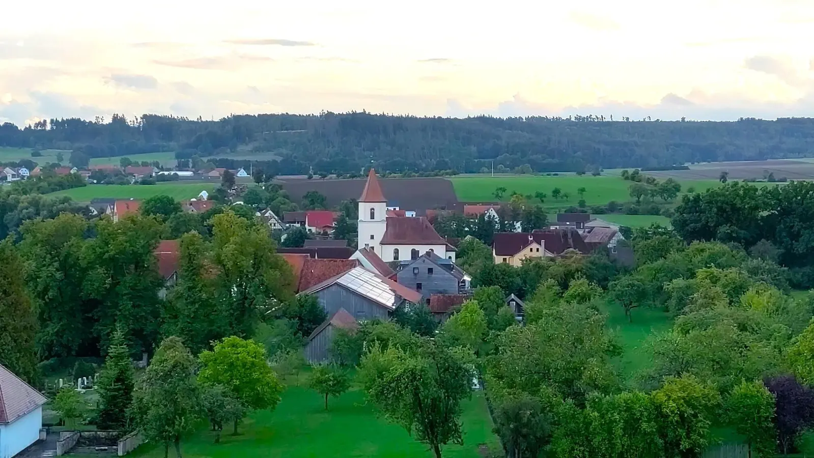 Alles ist vorbereitet für ein schönes Fest: Genießen auch Sie den Festgottesdienst, Gaumenfreuden und mehr in Gastenfelden. (Foto: Rainer Hogh )