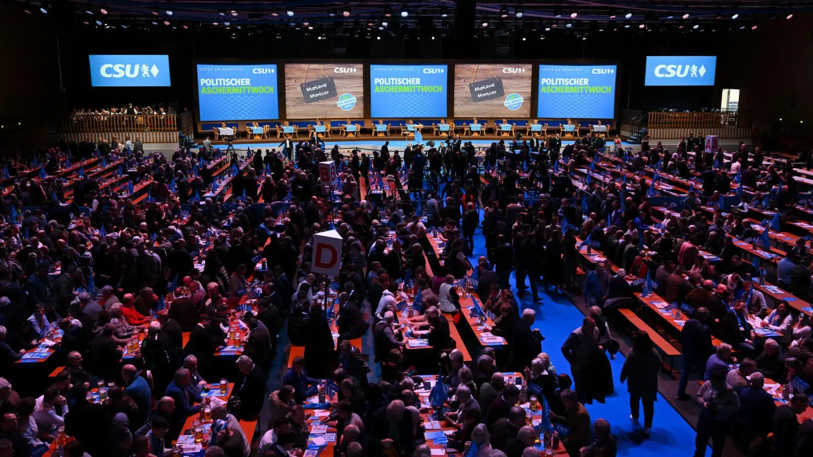 Der Politische Aschermittwoch, traditionell eine Gelegenheit zum Schlagabtausch der Parteien, hat in Bayern begonnen.  (Foto: Sven Hoppe/dpa)