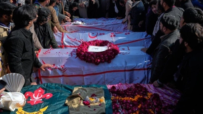 Nach Angaben aus Pakistan wurde der tödliche Anschlag im Nachbarland Afghanistan geplant. Der IS hatte die Tat für sich reklamiert.  (Foto: Anjum Naveed/AP/dpa)