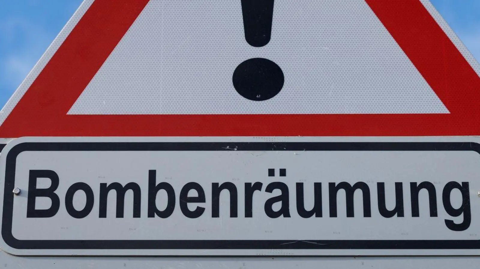 Ersten Erkenntnissen nach handelt es sich bei der Fliegerbombe um eine 250-Kilo-Bombe aus dem Zweiten Weltkrieg. (Symbolbild) (Foto: Friso Gentsch/dpa)