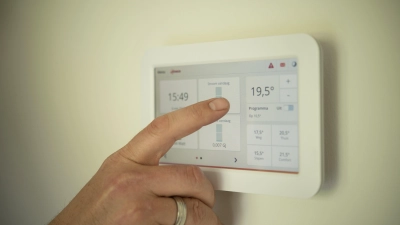 Von der Beleuchtung bis zur Heizung lassen sich mit Smart-Home-Modulen sämtliche Funktionen im Zuhause oder Unternehmen bequem steuern und programmieren.  (Foto: Pixabay)