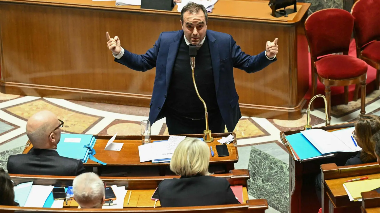 Der französische Premierminister Sébastien Lecornu hatte den Haushalt ohne Endabstimmung durch die Nationalversammlung gedrückt.  (Foto: Bertrand Guay/AFP/dpa)