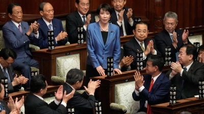 Mit der national-konservativen Sanae Takaichi übernimmt in Japan erstmals eine Frau das Amt des Regierungschefs. (Archivbild) (Foto: Eugene Hoshiko/AP/dpa)