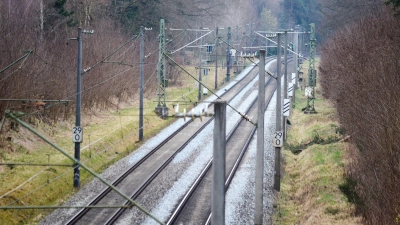 Tod am Kilometer 29: Auf diesem Streckenabschnitt zwischen Heilsbronn und Petersaurach wurden eine schwerverletzte Frau und eine Leiche entdeckt. (Foto: Johannes Hirschlach)