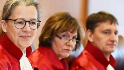 Die Vizepräsidentin des Gerichts, Ann-Katrin Kaufhold, eröffnete die Verhandlung. (Foto: Uli Deck/dpa)