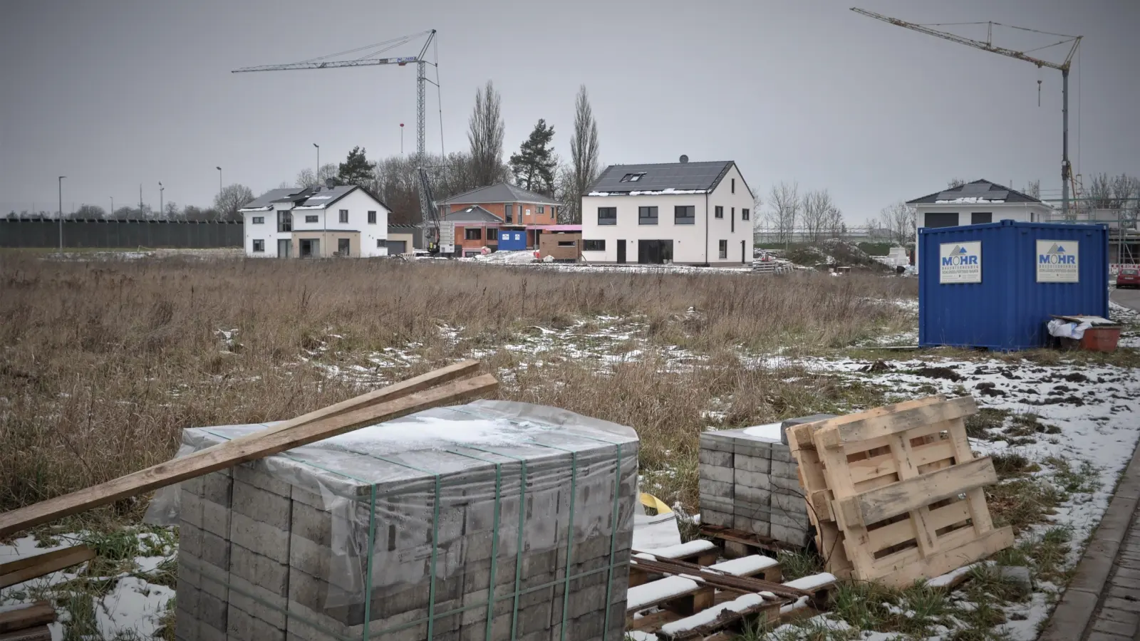 Ein weiterer Abschnitt kann bebaut werden: Diese Brachfläche im Neubaugebiet Kienberg II möchte die Stadt als nächstes vermarkten. (Foto: Wolfgang Grebenhof)