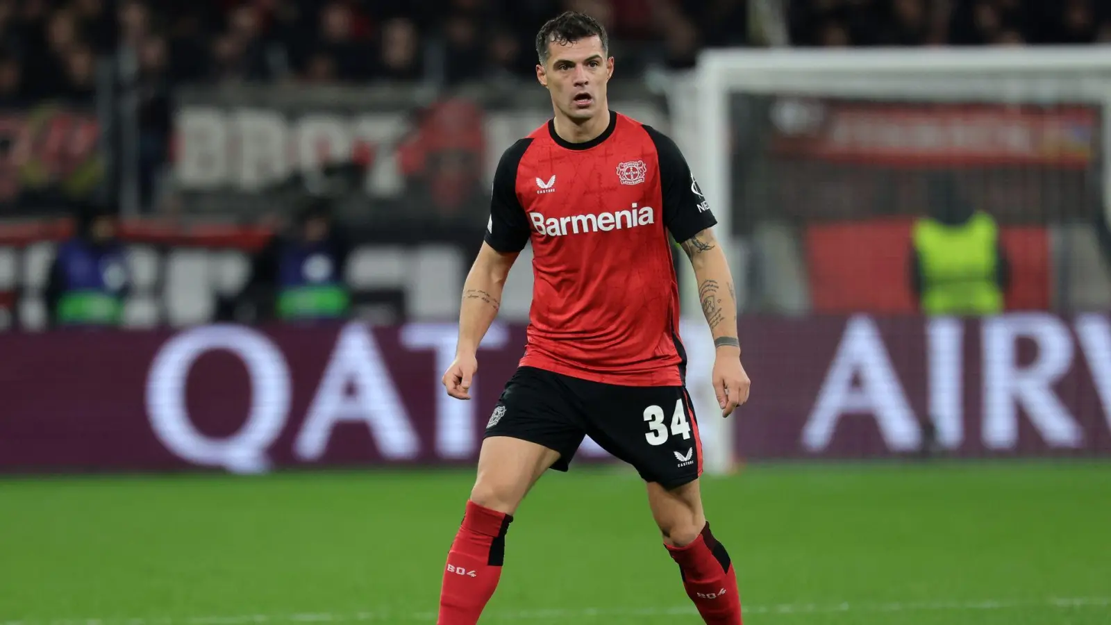 Könnte Leverkusen in Dortmund fehlen: Mittelfeldmotor Granit Xhaka. (Foto: Rolf Vennenbernd/dpa)