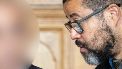 Der Verteidiger hat angekündigt, dass sich der Angeklagte beim nächsten Verhandlungstag äußern wird.  (Foto: Sina Schuldt/dpa)