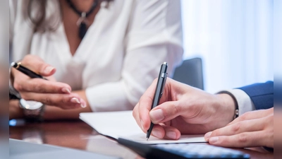 Von der Versicherung im Stich gelassen? Welche fünf Schritte Betroffene jetzt kennen sollten. (Foto: Christin Klose/dpa-tmn)