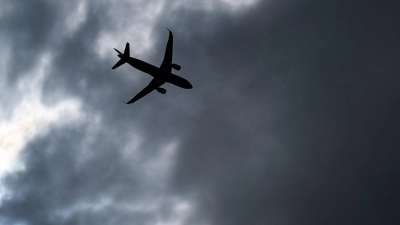 Der Flughafenverband ADV kritisiert die Rahmenbedingungen, mit denen die Luftfahrt in Deutschland konfrontiert ist. (Symbolbild) (Foto: Jens Kalaene/dpa)