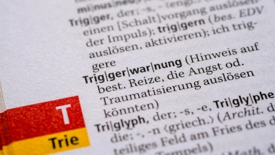 Triggerwarnungen sollen dabei helfen, Reizen bewusst wahrzunehmen oder zu vermeiden, die an traumatische oder unangenehme Situationen erinnern. (Archivbild) (Foto: Jens Kalaene/dpa)