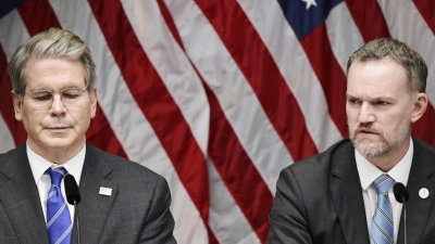 US-Finanzminister Scott Bessent (l) und der US-Handelsbeauftragte Jamieson Greer in Stockholm. (Foto: Magnus Lejhall/TT News Agency/AP/dpa)