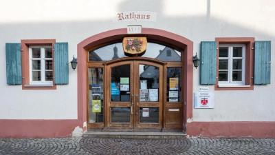 Wer wird neuer Chef im Obernzenner Rathaus? Eine Podiumsdiskussion, bei der sich die beiden Kandidaten der Öffentlichkeit hätten präsentieren können, kommt nun vorerst nicht zustande. (Foto: Mirko Fryska)