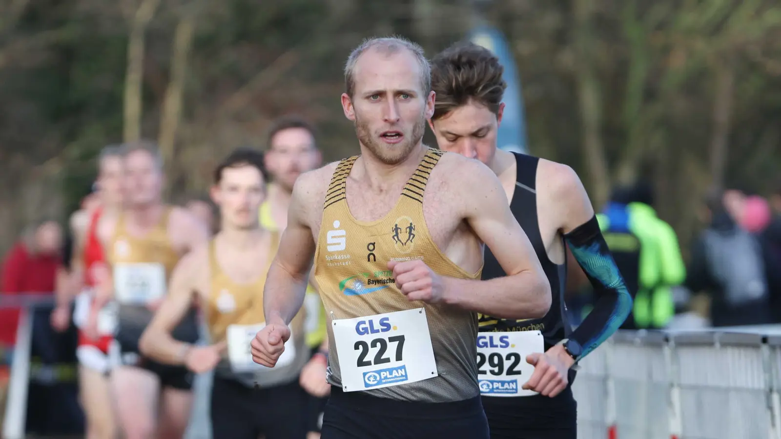 Florian Bremm (hier bei einem Crosslauf) hat sich für 2026 eine neue Bestzeit zum Ziel gesetzt: 13:05 Minuten. (Foto: Theo Kiefner)
