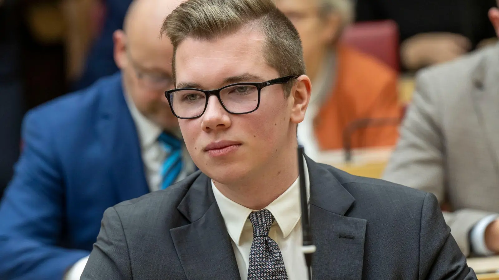 Halemba weist die Vorwürfe gegen sich zurück und geht von einem Freispruch aus. (Archivbild) (Foto: Peter Kneffel/dpa)