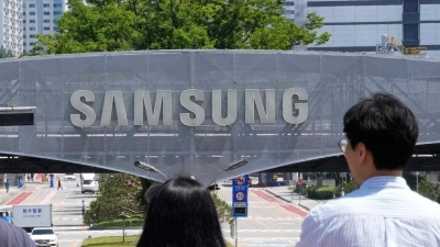 Samsung Electronics hat einen historischen Rekordgewinn für das zweite Quartal verbucht.  (Foto: Ahn Young-joon/AP/dpa)
