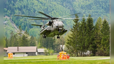 Hunderte Kräfte waren im Einsatz. (Archivfoto) (Foto: Uwe Lein/dpa)