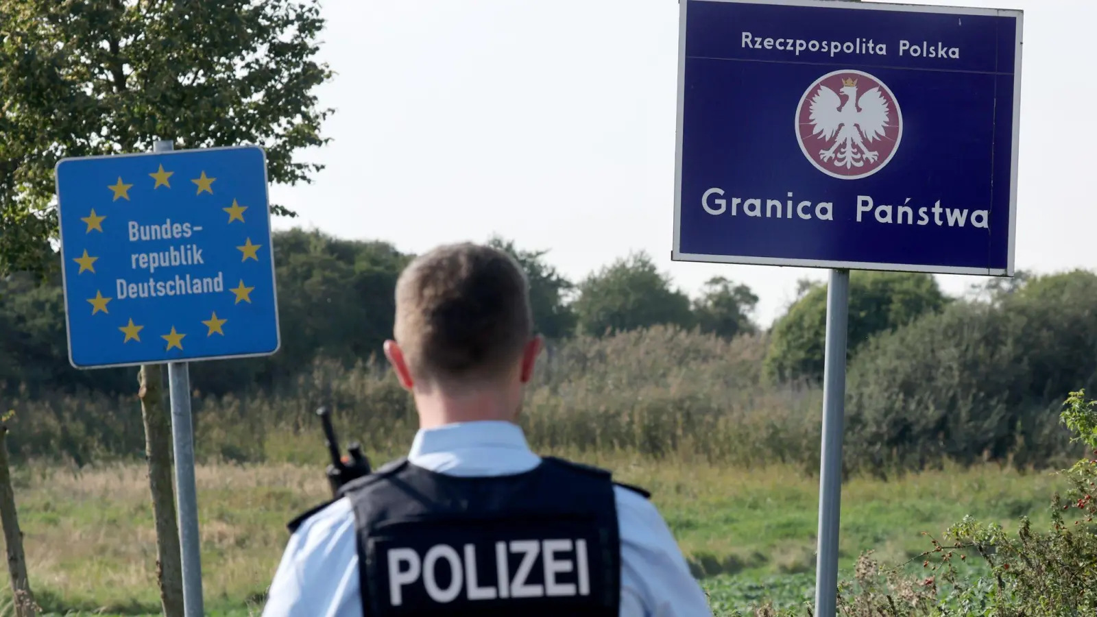 Der Ärger über deutsche Kontrollen an der gemeinsamen Grenze ist in Polen gestiegen. Nun will das Land selbst Kontrollen einführen. (Archivbild) (Foto: Bernd Wüstneck/dpa)