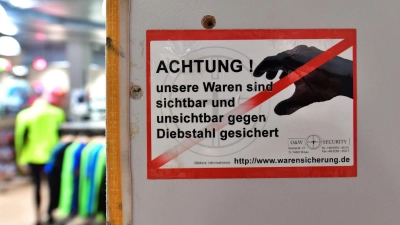 Geschäfte verstärken Anstrengungen gegen Langfinger (Foto: Martin Schutt/dpa-Zentralbild/dpa)