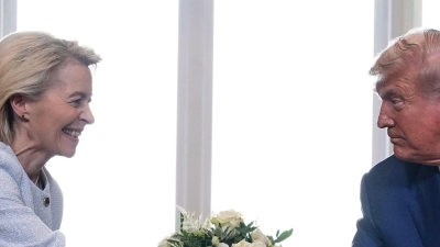 Wollen die USA Vereinbarungen aus dem vergangenen Sommer aufkündigen? Eine neue US-Untersuchung zu Überkapazitäten sorgt in der EU für Unruhe. (Archivbild) (Foto: Jacquelyn Martin/AP/dpa)