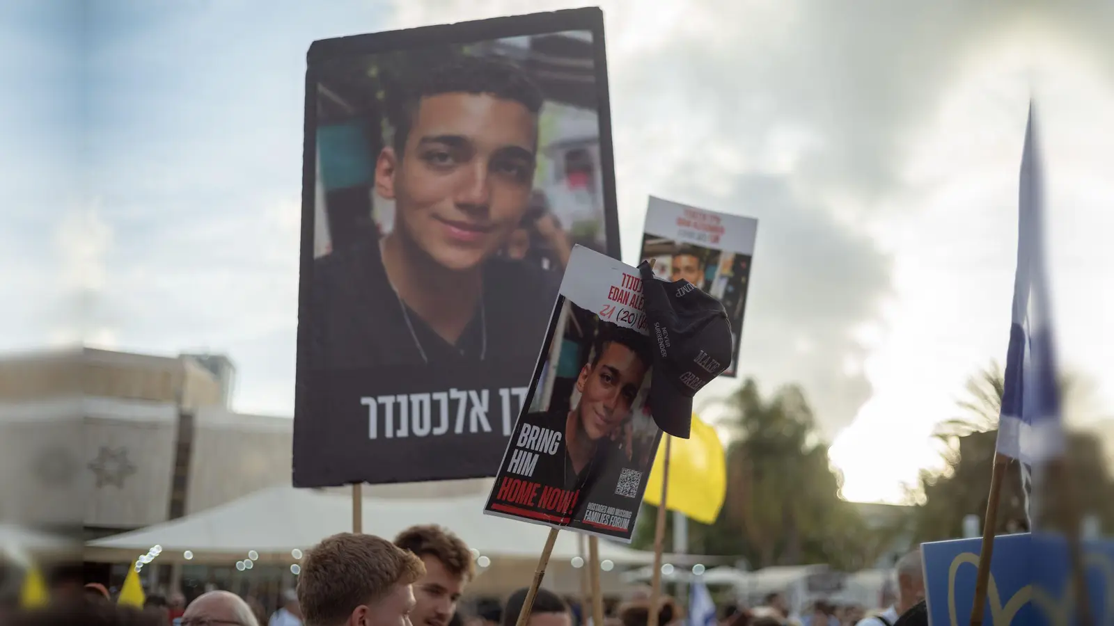Der im Mai von der Terrororganisation Hamas nach 584 Tagen als Geisel im Gazastreifen freigelassene Israeli Edan Alexander hat angekündigt, erw wolle erneut in die Armee eintreten. (Foto: Ilia Yefimovich/dpa)