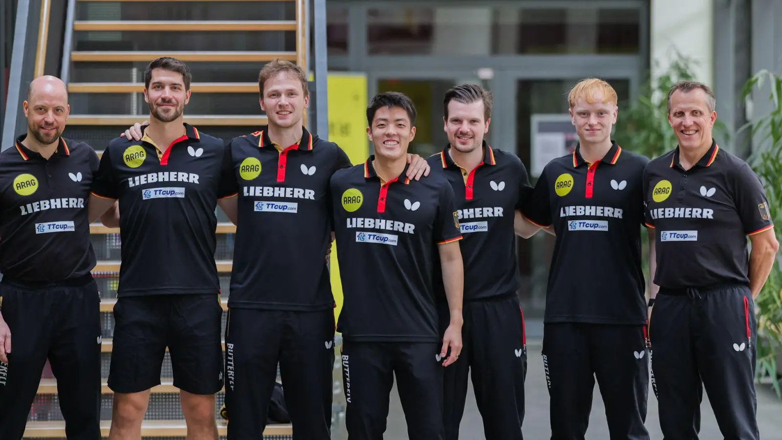 Aus im EM-Halbfinale: Die deutsche Tischtennis-Nationalmannschaft der Männer. (Foto: Rolf Vennenbernd/dpa)