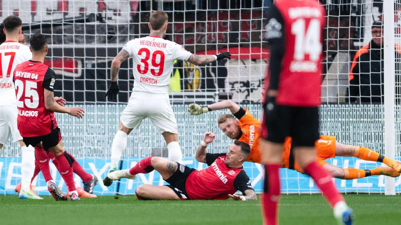 Wieder ein Gegentor für Leverkusen. (Foto: Marius Becker/dpa)