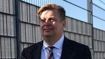 Der Bundestagsabgeordnete Maximilian Krah (AfD) sagte im Prozess gegen seinen ehemaligen Mitarbeiter als Zeuge aus. (Foto: Robert Michael/dpa)