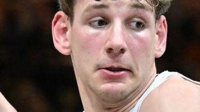 Entscheidender Mann auf Würzburger Seite: Hannes Steinbach (am Ball). (Foto: Swen Pförtner/dpa)