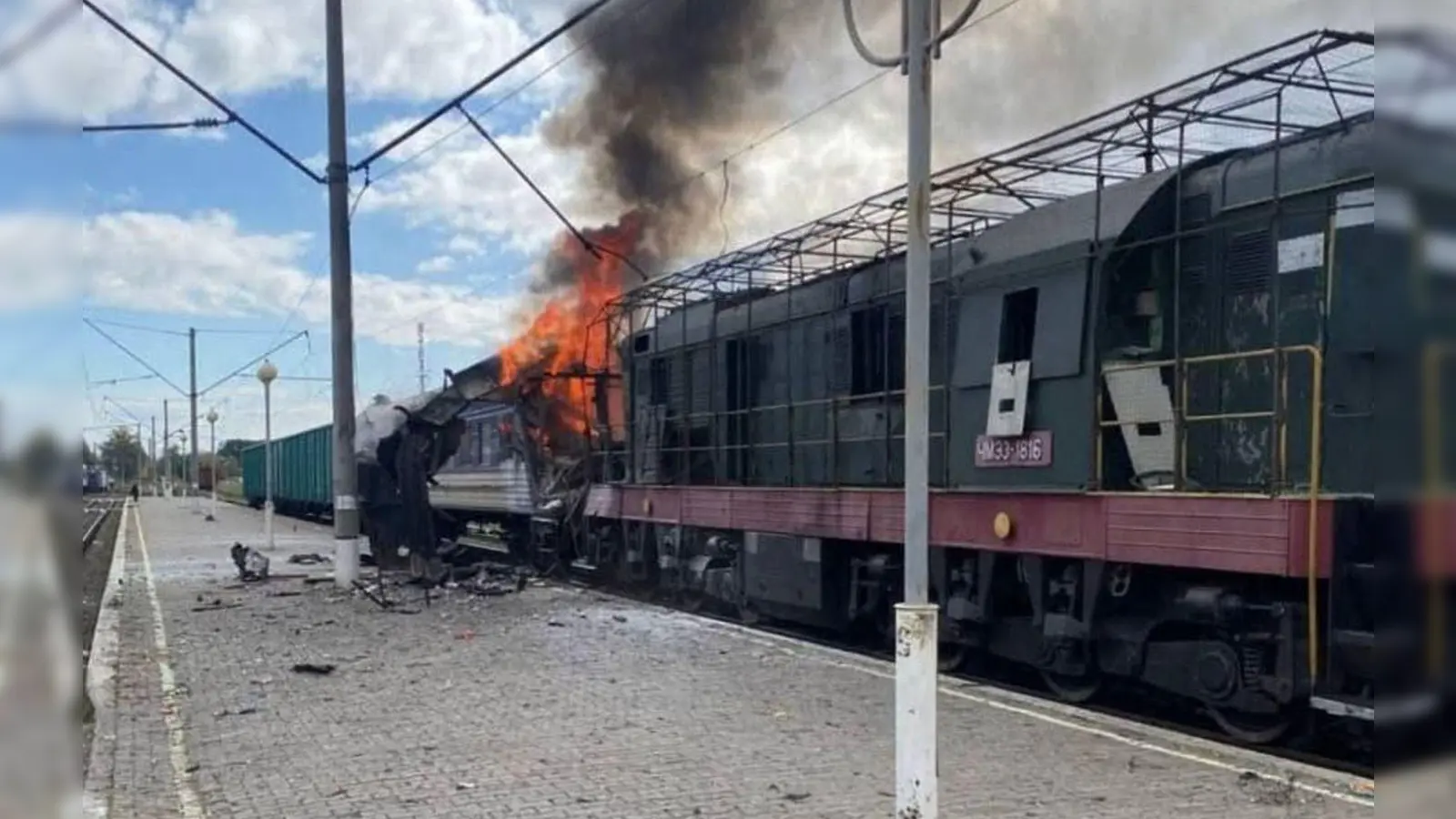 Viele Passagiere wurden bei dem Angriff auf einen Bahnhof in Schostka verletzt. (Foto: Uncredited/Ukrainian Railway Press Office via AP/dpa)