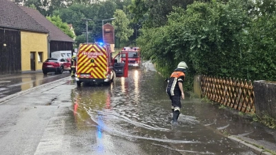 Nach dem schweren Unwetter musste die Feuerwehr vielerorts Keller leerpumpen. (Foto: Wolfgang Grebenhof)