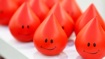 Blut spenden, Geld bekommen – und Steuern zahlen? Bis zu 256 Euro pro Jahr sind steuerfrei – doch diese Freigrenze schließt auch andere Tätigkeiten ein. (Foto: Jan Woitas/dpa/dpa-tmn)