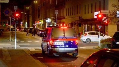 Vor der tödlichen Messerattacke auf einen Afghanen in Linz war nach dem Tatverdächtigen bereits gefahndet worden. (Foto: Fotokerschi / Werner Kerschbaumm/APA/dpa)