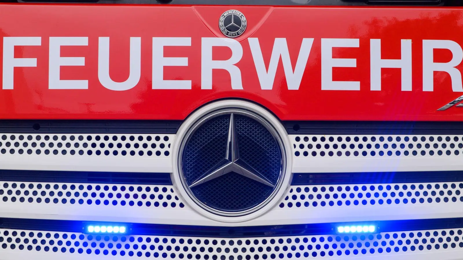 Elf Bewohner wurden laut Feuerwehr vorsorglich vom Rettungsdienst untersucht. (Symbolbild) (Foto: Klaus-Dietmar Gabbert/dpa)