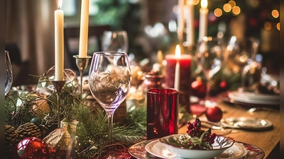 Eine festlich gedeckte Weihnachtstafel lädt zum Genießen und Feiern ein. (Foto: Pixabay)