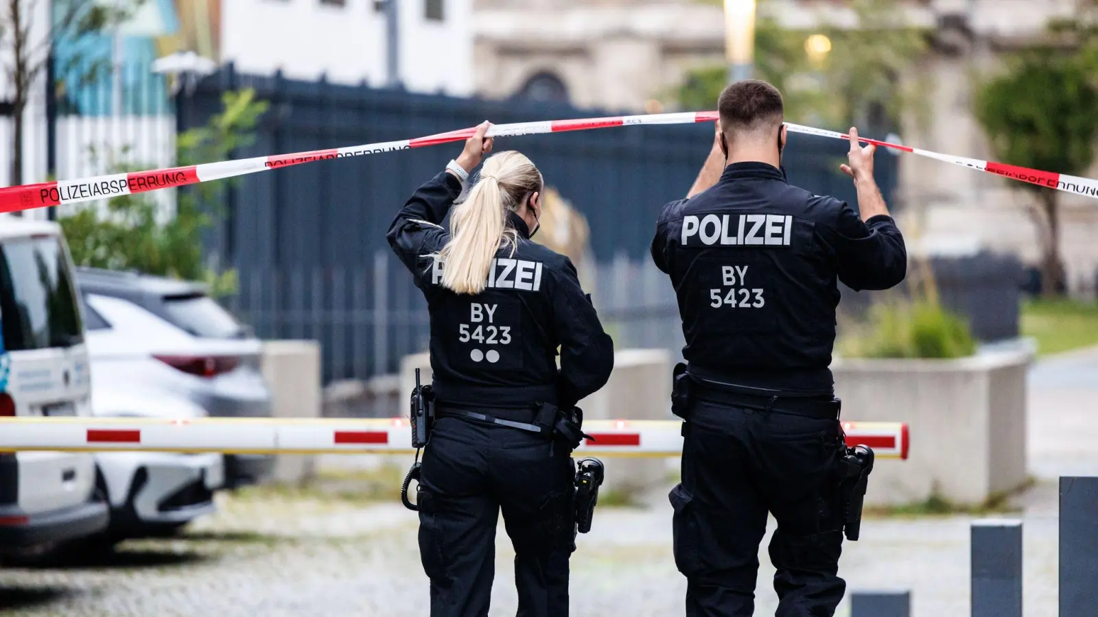 Am Freitag liefen die Ermittlungen weiter.  (Foto: Matthias Balk/dpa)