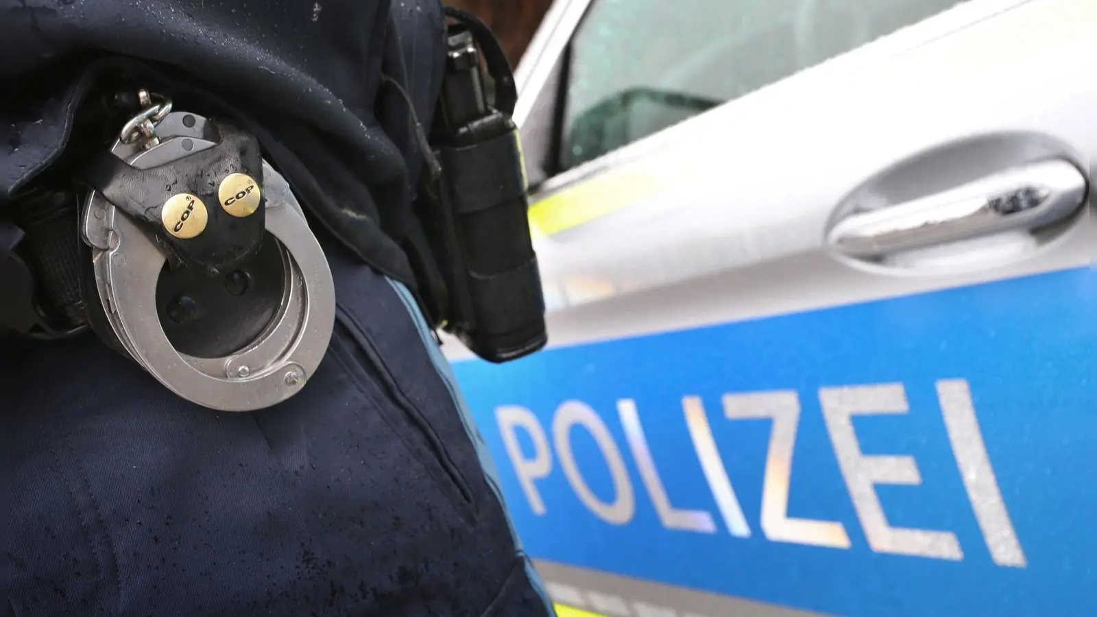 Die Polizei nahm die mutmaßliche Liebesbetrügerin fest. (Symbolbild) (Foto: Karl-Josef Hildenbrand/dpa)