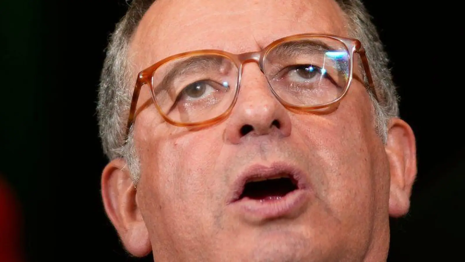 Der Sozialist António José Seguro geht als haushoher Favorit in die Stichwahl um das portugiesische Präsidentenamt. (Archivbild) (Foto: Armando Franca/AP/dpa)