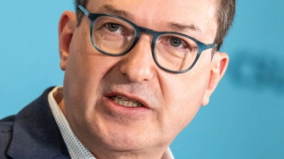 Bundesinnenminister Dobrindt: „Sicherheit hat oberste Priorität.“ (Archivbild) (Foto: Michael Kappeler/dpa)