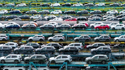 Für die Menschen hierzulande könnten große Autos billiger werden. (Foto: Sina Schuldt/dpa)