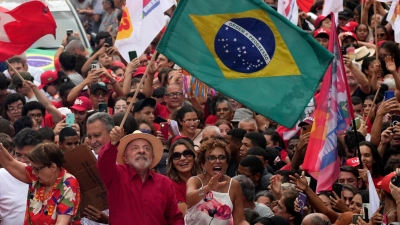 Lula mobilisiert seine Anhänger. (Archivbild) (Foto: Silvia Izquierdo/AP/dpa)