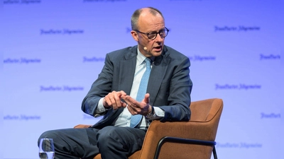 Der Kanzler kritisiert den US-Präsidenten erneut hart. (Foto: Hannes P. Albert/dpa)