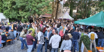 Der idyllische Ziegenwiesen-Platz hat sich beim Altstadtfest bestens etabliert. Die Menschen genossen die lauschige Atmosphäre. Im kommenden Jahr wird das Gelände aber sicher nicht in der Stadtfest-Übersicht auftauchen. (Foto: Robert Maurer)