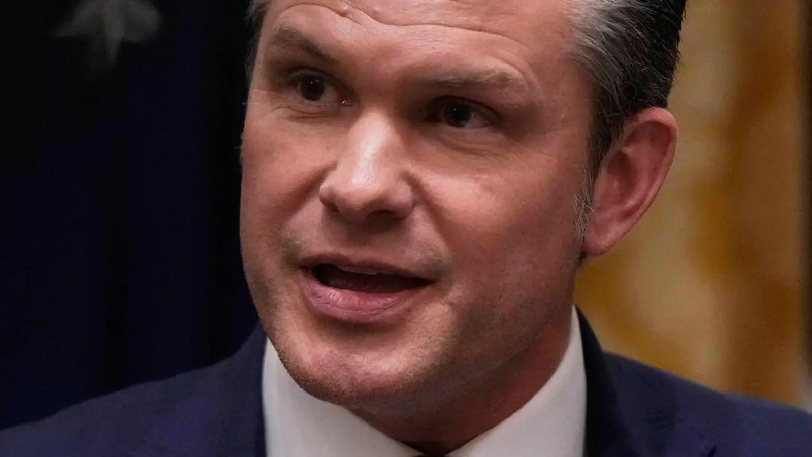 Verteidigungsminister Pete Hegseth bestätigt Tod von US-Soldaten in Syrien  (Foto: Julia Demaree Nikhinson/AP/dpa)