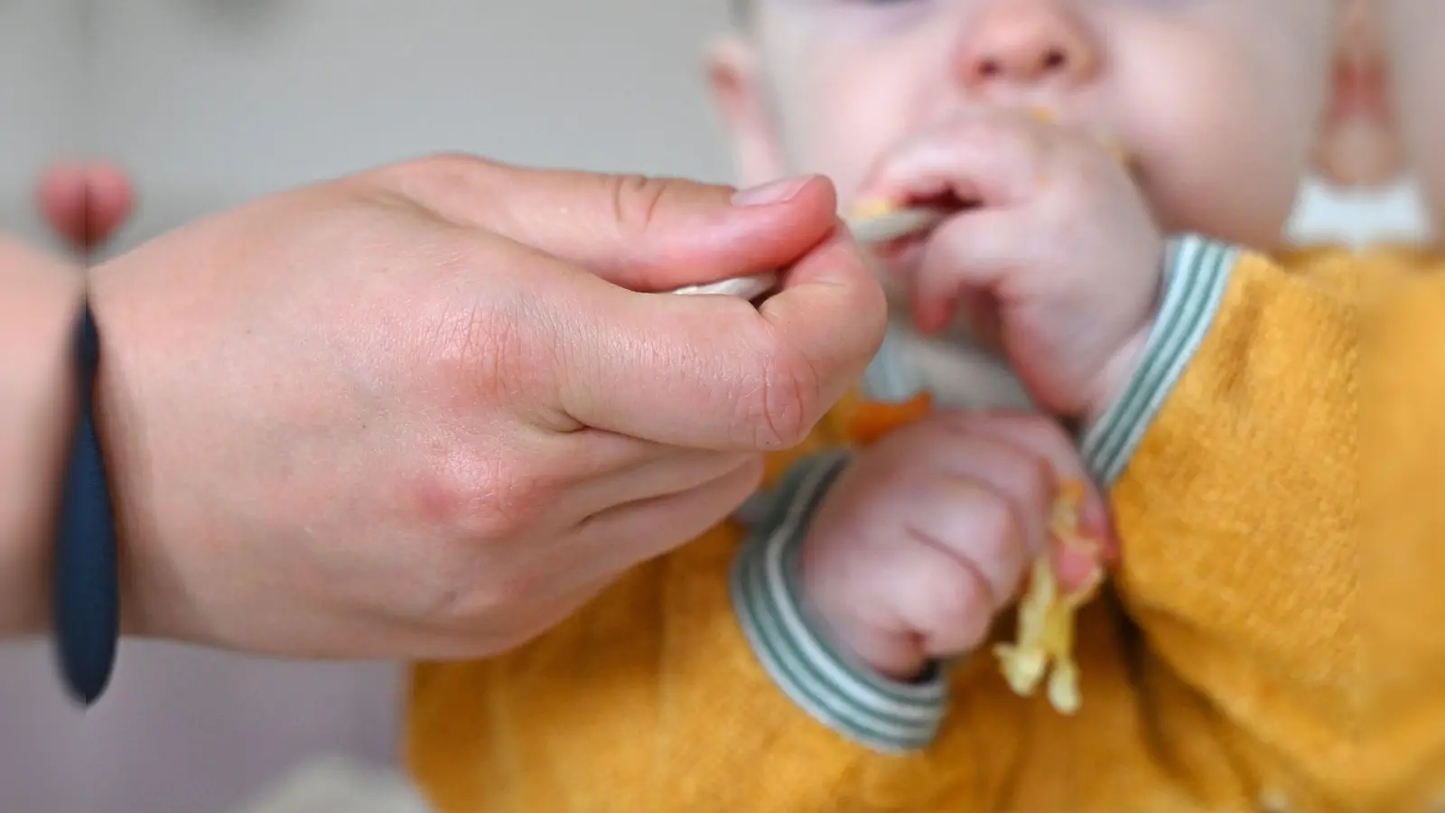 Das Aus für das geplante Kinderstartgeld in Bayern empört viele Eltern. (Symbolbild) (Foto: Elisa Schu/dpa)