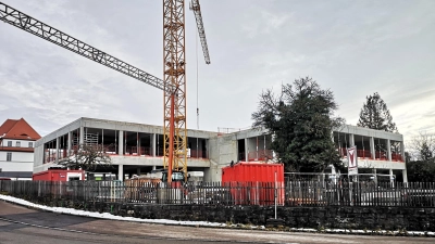 Der Erweiterungsbau der Toppler-Grundschule wächst zügig. (Foto: Jürgen Binder)