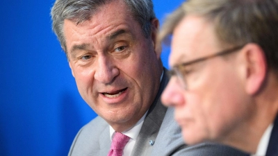 CSU-Chef Söder (links) und Außenminister Johann Wadephul (CDU) sind überzeugt von einer Fortsetzung der Kanzlerschaft von Friedrich Merz. (Foto: Bernd von Jutrczenka/dpa)