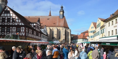 In Feuchtwangen ist kommenden Sonntag einiges geboten. Bei hoffentlich schönstem Frühlingswetter überzeugen rund 25 Händler mit tollen Produkten. (Foto: Peter Tippl)