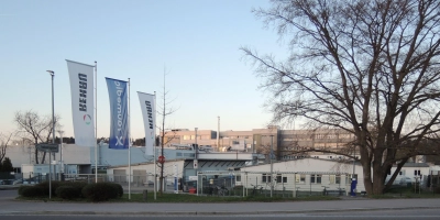 Rehau Industries ist seit dem 1. Januar ein eigenständiger Teilkonzern. Zu dieser Sparte gehört auch das Werk 2 in Feuchtwangen mit seinen rund 350 Mitarbeitenden.  (Foto: Peter Zumach)
