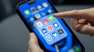 Der lange Arm von Social Media: Die Netzwerk-Betreiber erhalten oft auch personenbezogene Daten ihrer Nutzenden von anderen Webseiten oder Apps. Das ist alles andere als astrein, aber rechtlich kompliziert. (Foto: Zacharie Scheurer/dpa-tmn)